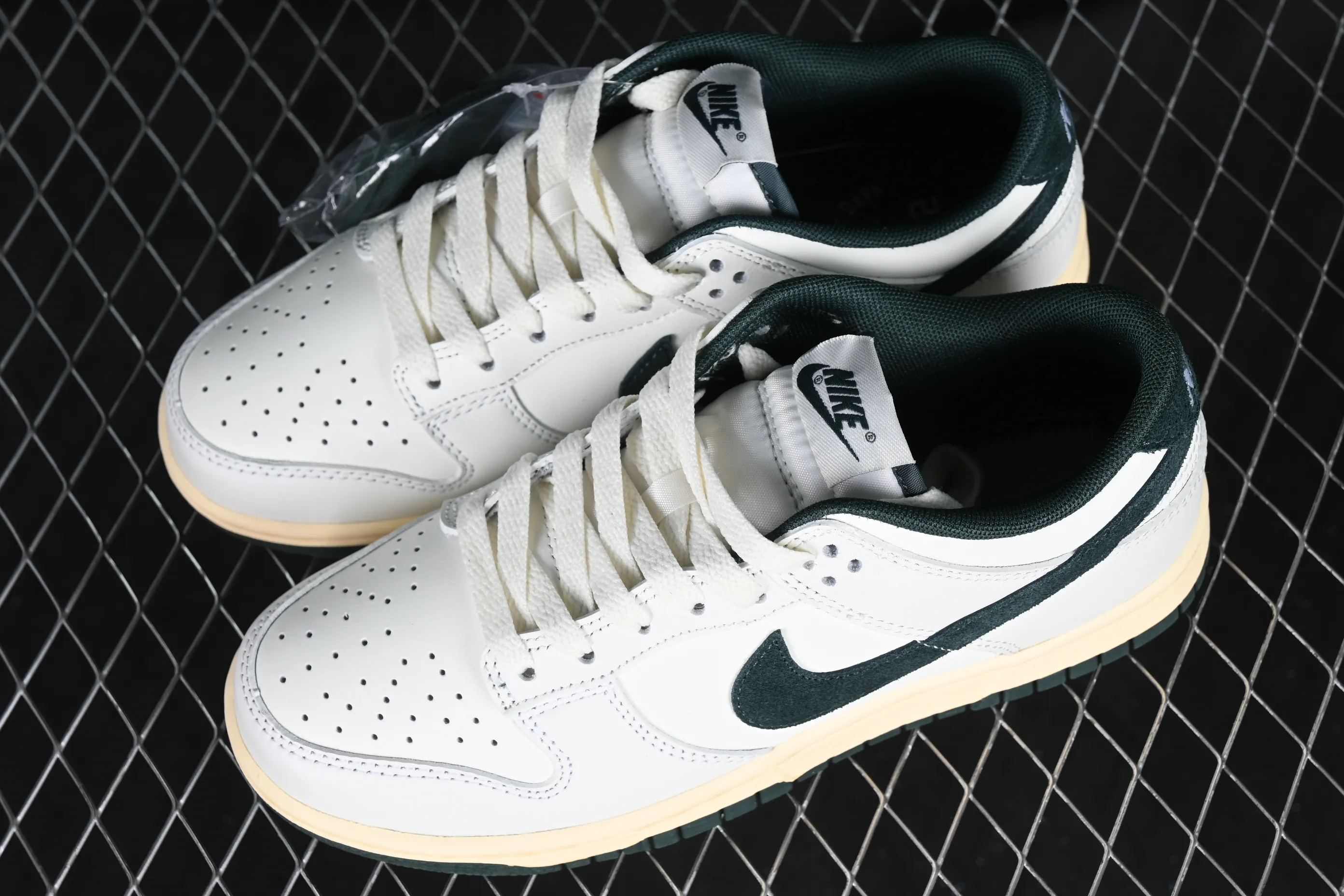 All categories Nk SB Dunk series Nk SB Dunk Low low-top sneakers Nk Dunk Low "Athletic Department" off-white green SB low-top sports and leisure sneakers FQ8080-133